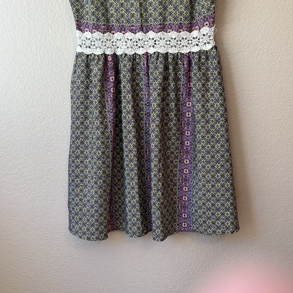 Everly Julia Lace Waist Skater Dress Floral Lace Green and Purple size Medium - Picture 5 of 15